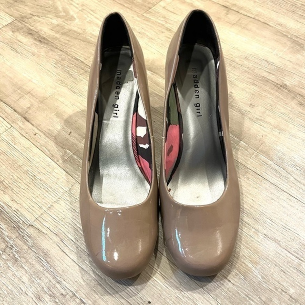 Madden Girl Women's Tan Patent Pumps Unify 10